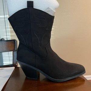 Torrid western Boots. Didn’t realize item was final sale, can’t return.